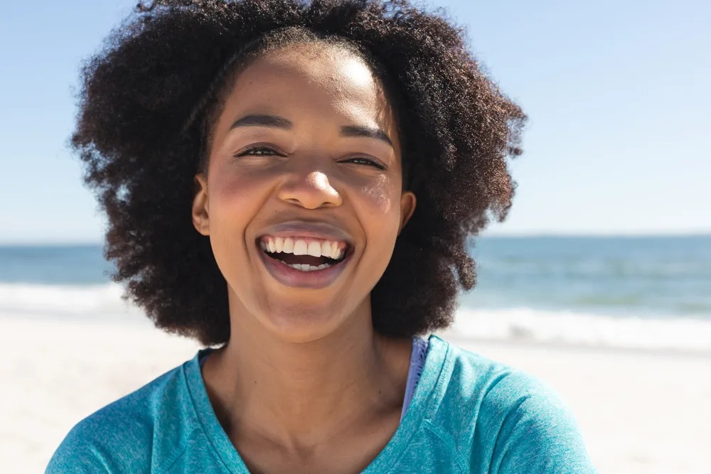 Deep Conditioners: The Best Deep Conditioner for Curly Hair 1 A beautiful black female with dark brown color-treated hair strands styled with coconut oil and avocado oil after a clarifying session followed by a deep conditioning mask.