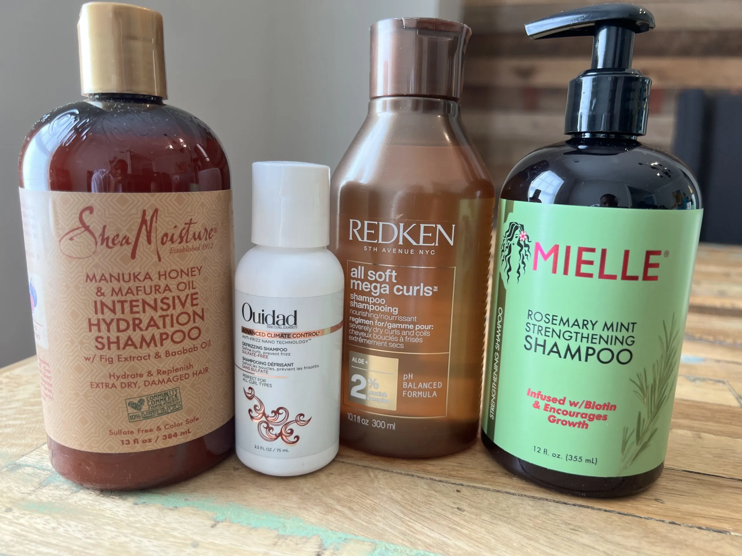 The best curly hair shampoos on the market for dry or damaged hair, loose curls, fine hair strands, thick curly hair and much more.