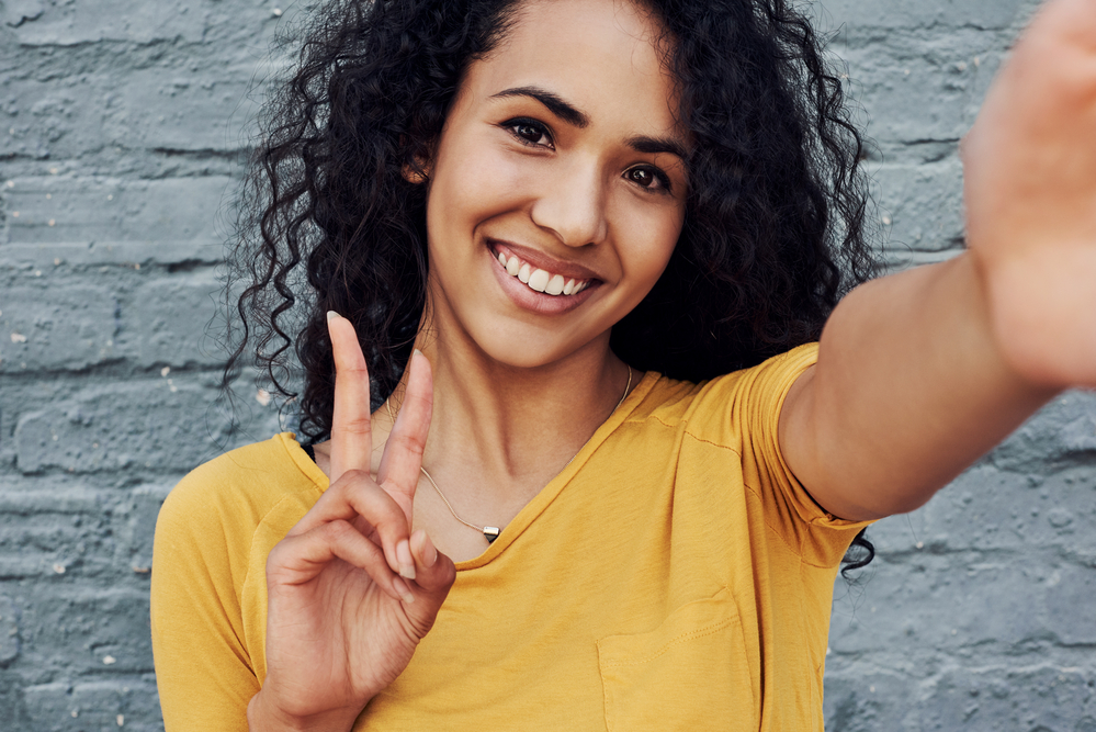 She has fine hair, but with the help of a curl cream, her loose curls become more voluminous and bouncy.