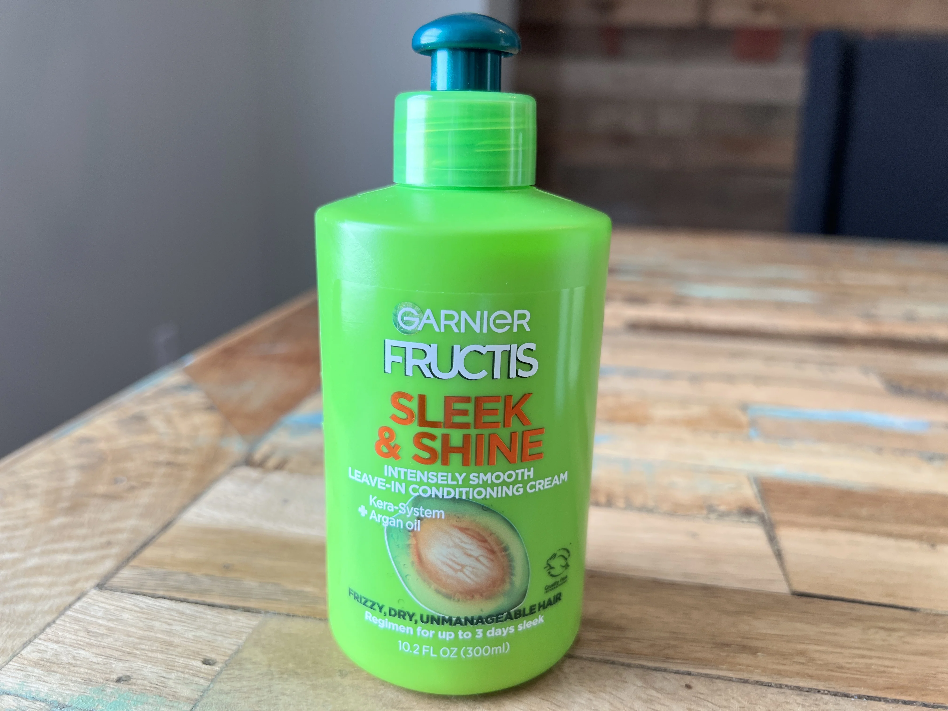 The Best Leave-in Conditioner for Curly Hair and Wavy Hair 16 Garnier Fructis Sleek & Shine Intensely Smooth leave-on conditioning cream.