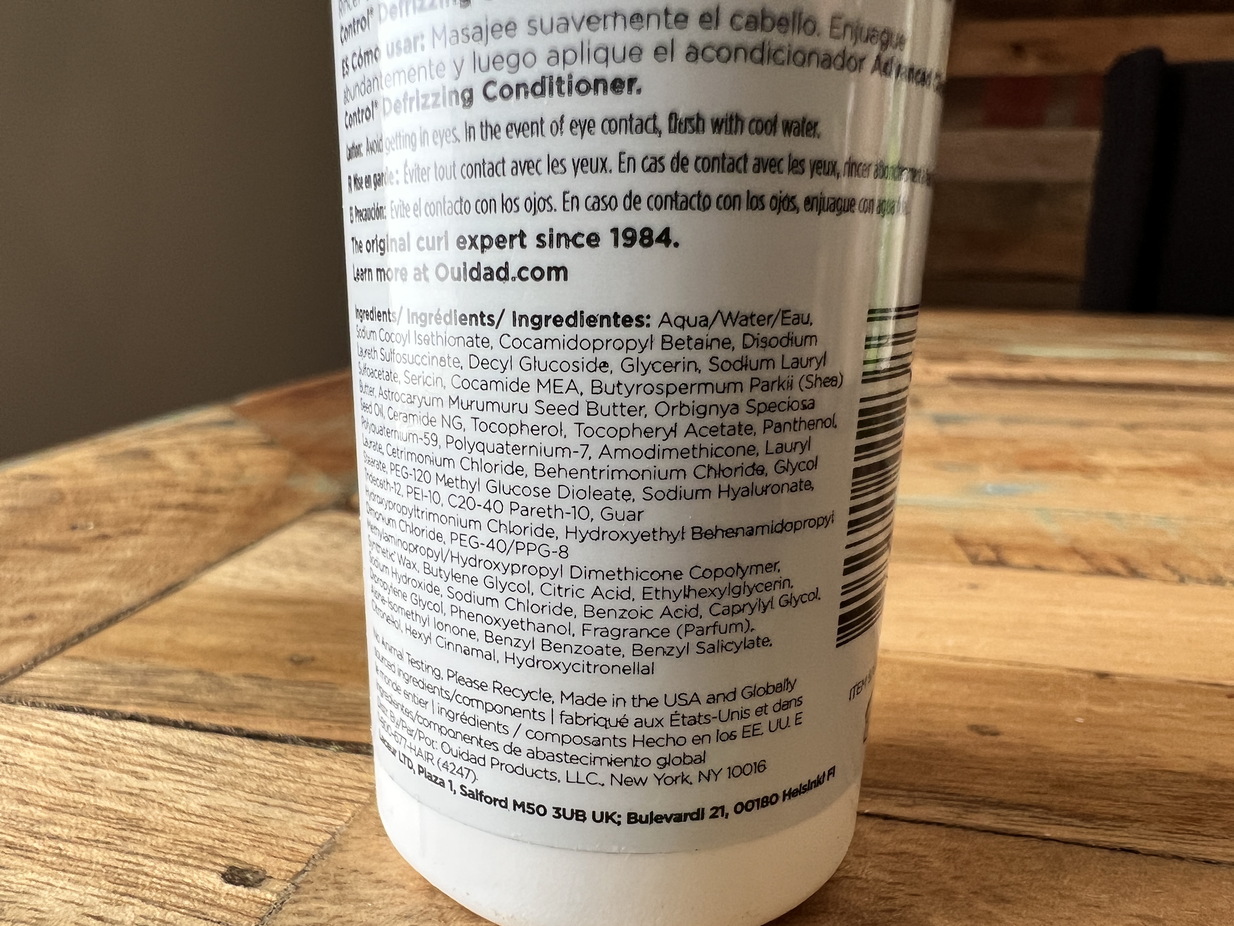 Ingredients: Water (Aqua), Sodium Cocoyl Isethionate, Cocamidopropyl Betaine, Glycerin, Disodium Laureth Sulfosuccinate, Decyl Glucoside, Sericin, Ceramide NG, Butyrospermum Parkii (Shea) Butter, Astrocaryum Murumuru Seed Oil, Tocopheryl Acetate, Orbignya Oleifera Seed Oil, Panthenol, Polyquaternium-59, Polyquaternium-70, Amodimethicone, Lauryl Laurate, Polyquaternium-7, Sodium Lauryl Sulfoacetate, Cetrimonium Chloride, Behentrimonium Chloride, Glycol Stearate, Dipropylene Glycol, PEG-120 Methyl Glucose Dioleate, Sodium Hyaluronate, Trideceth-12, C20-40 Pareth-10, Guar Hydroxypropyltrimonium Chloride, Hydroxyethyl Behenamidopropyl Dimonium Chloride, Sodium Acetylated Hyaluronate, PEG-40/PPG-8 Methylaminopropyl/Hydroxypropyl Dimethicone Copolymer, PEI-10, Synthetic Wax, Butylene Glycol, Ethylhexylglycerin, Caprylyl Glycol, Phenoxyethanol, Methylchloroisothiazolinone, Methylisothiazolinone, Fragrance (Parfum).