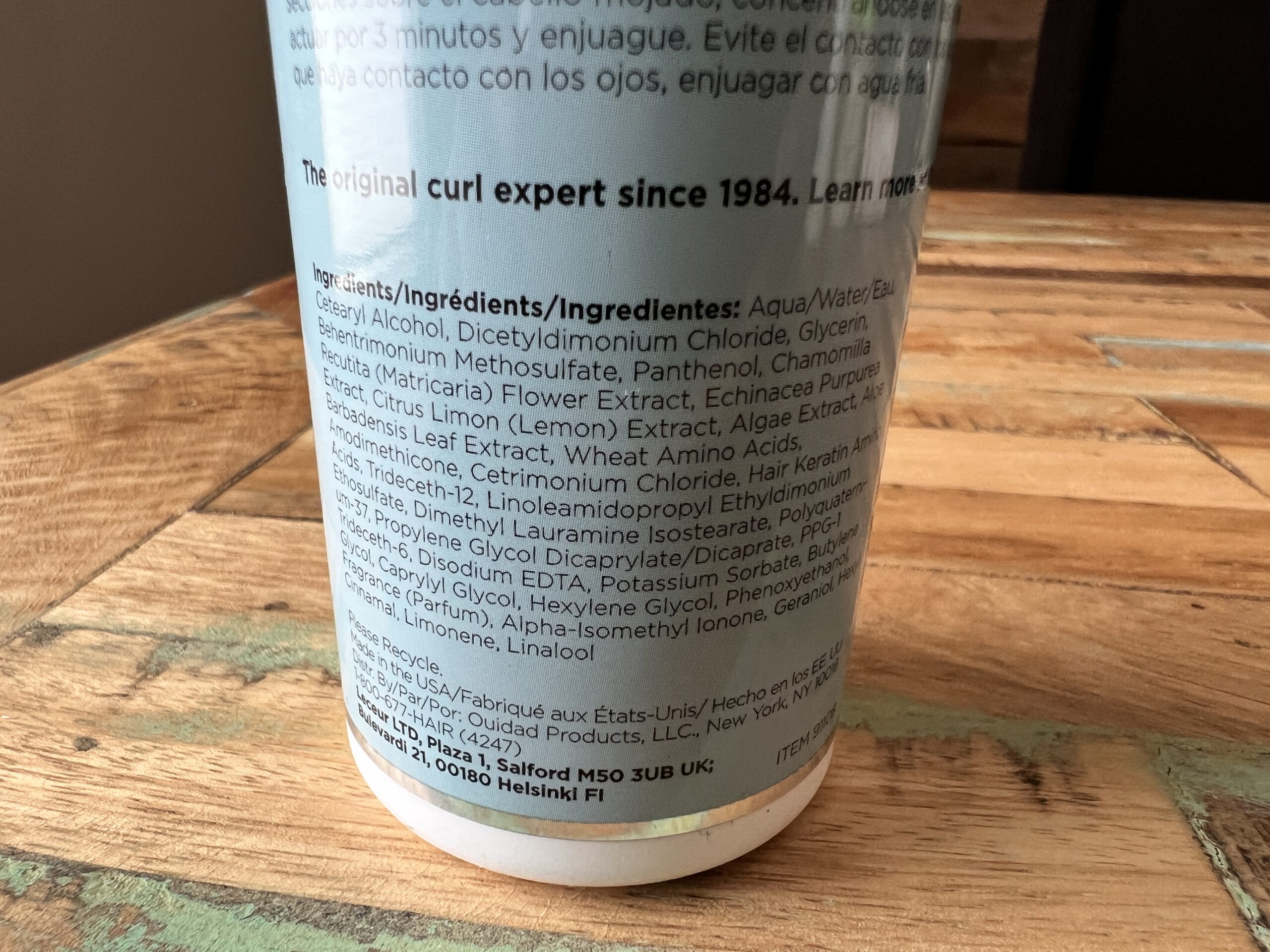 Ingredients: Aqua/Water/Eau, Cetearyl Alcohol, Dicetyldimonium Chloride, Glycerin, Behentrimonium Methosulfate, Panthenol (Provitamin B5), Chamomilla Recutita (Matricaria) Flower Extract, Echinacea Purpurea Extract, Citrus Medica Limonum (Lemon) Extract, Algae Extract, Aloe Barbadensis Leaf Juice, Wheat Amino Acids, Amodimethicone, Cetrimonium Chloride, Hair Keratin Amino Acids, Trideceth-12, Linoleamidopropyl Ethyldimonium Ethosulfate, Dimethyl Lauramine Isostearate, Polyquaternium-37, Propylene Glycol Dicaprylate/Dicaprate, PPG-1 Trideceth-6, Disodium EDTA, Potassium Sorbate, PPG-1 Glycol, Caprylyl Glycol, Hexylene Glycol, Phenoxyethanol, Fragrance (Parfum), Alpha-Isomethyl Lonone, Geraniol Hexyl, Cinnamal, Limonene, and Linalool.