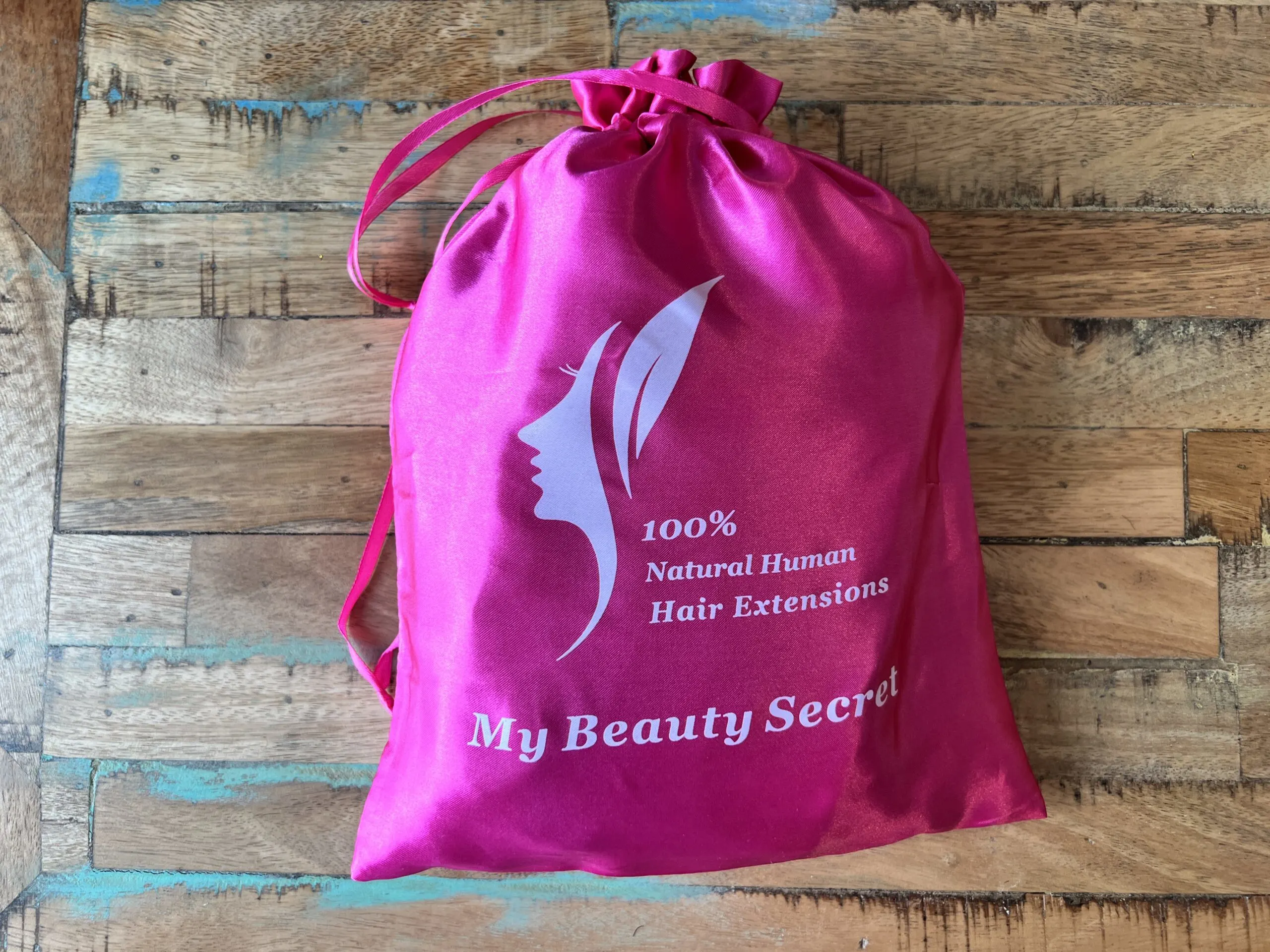 The VADES Body Wave Bundles arrived in this pink bag referencing My Beauty Secret.