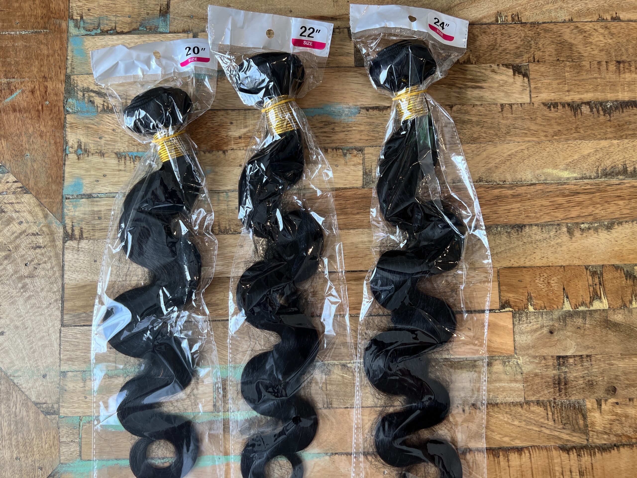 VADES Body Wave Bundles arrived in three different lengths: 20 inches, 22 inches, and 24 inches. As you can see, each length is packaged separately and clearly labeled. 